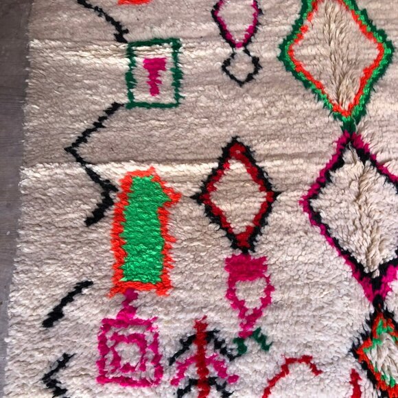 Beautiful authentic Azilal Moroccan Rug -  8’2”X5’1 - Pure Wool Bohemian Carpet - Picture 5 of 5